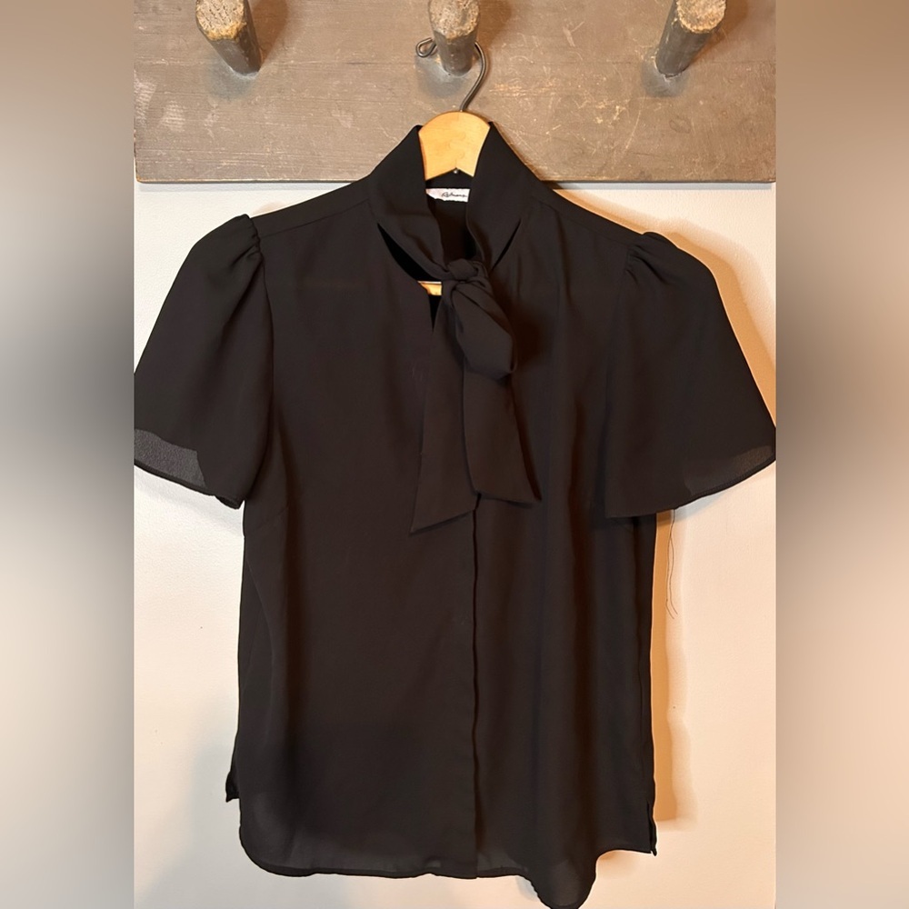 Bow tie blouse - Picture 2 of 12